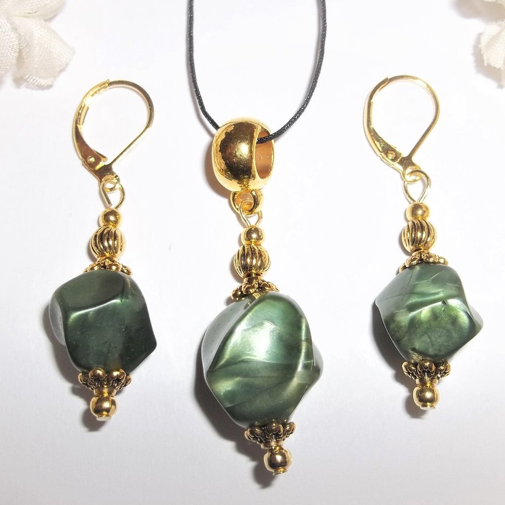 Green & Gold Handmade Beaded Earring & Necklace Set Fashion Accessory GIft 6886